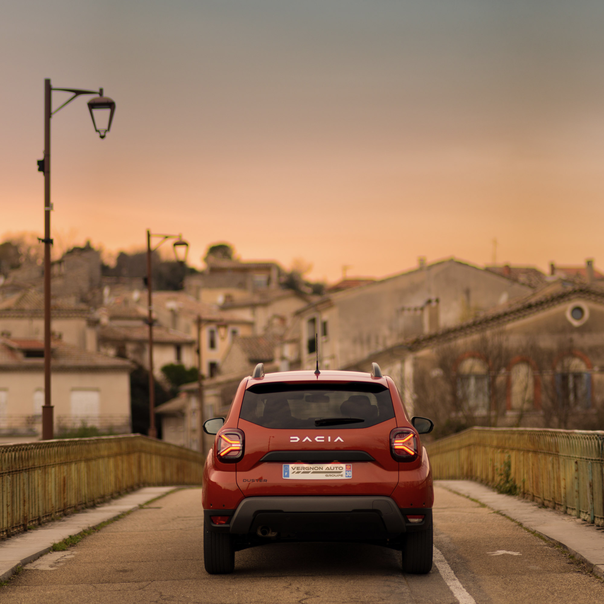 Le nouveau Dacia Duster en direction du centre historique de Sauve, en Piémont cévenol, dans le Gard.